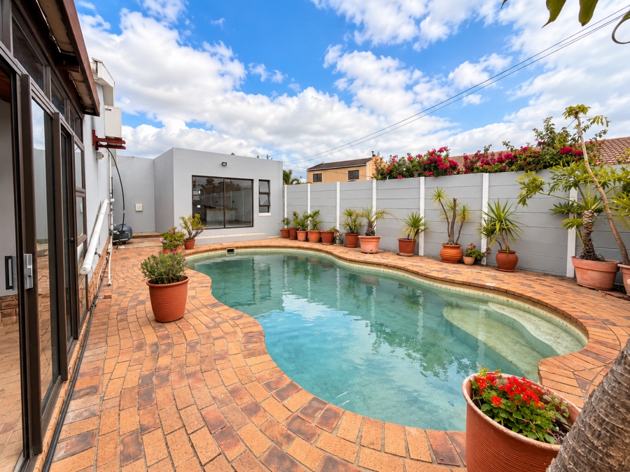 4 Bedroom Property for Sale in Bothasig Western Cape